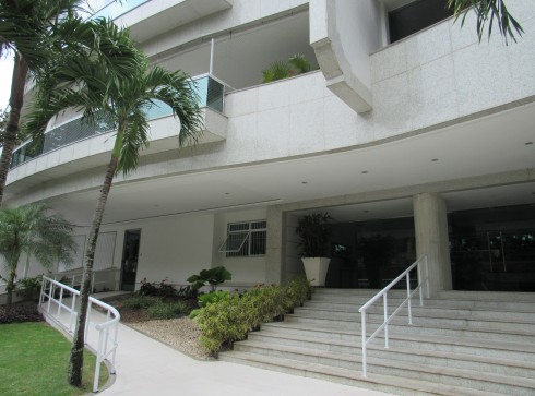 Amplo Apartamento de 4 Quartos no Recreio dos Bandeirantes – Rua Clóvis Salgado