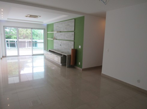 Amplo Apartamento de 4 Quartos no Recreio dos Bandeirantes – Rua Clóvis Salgado