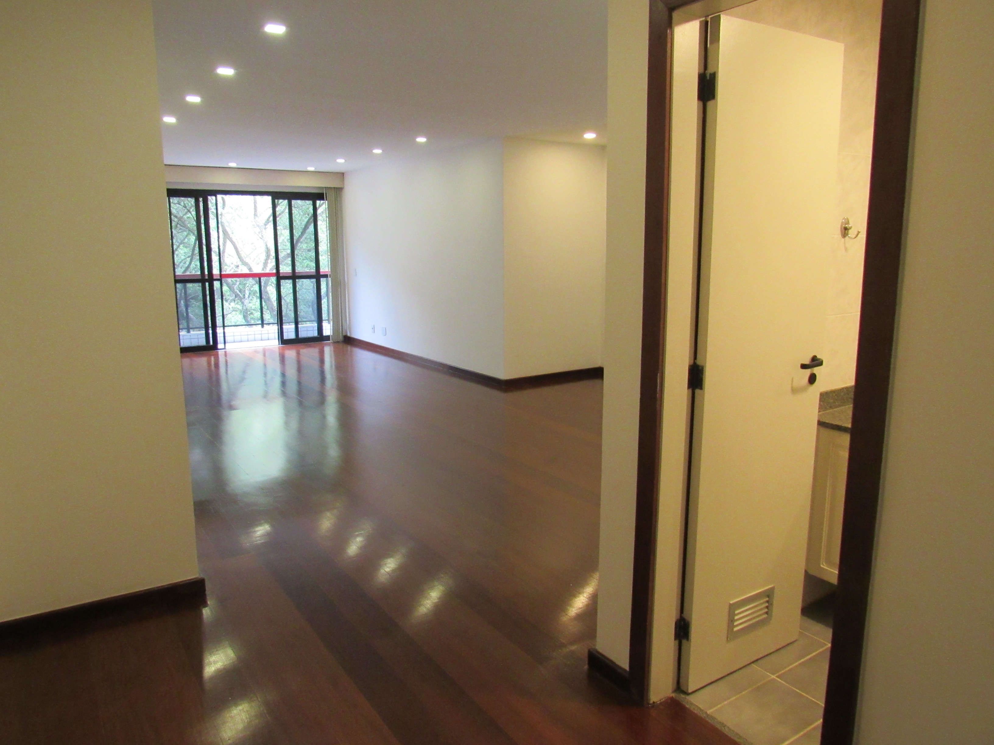 Aluguel APTO ALTO PADRÃO 136m² - 4 QUARTOS (1 SUÍTE) - 2 VAGAS - TIJUCA - RUA HÉLION PÓVOA