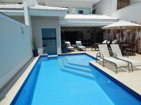 Vendo casa tríplex, com 337m², no Condomínio Blue Houses, Barra da Tijuca.