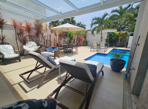 Vendo casa tríplex, com 337m², no Condomínio Blue Houses, Barra da Tijuca.