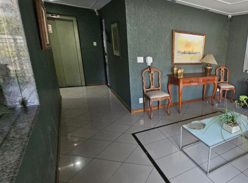 Vendo Apartamento na Av. Guinard. Ótima localização, 3 quarto sendo 2 Suites