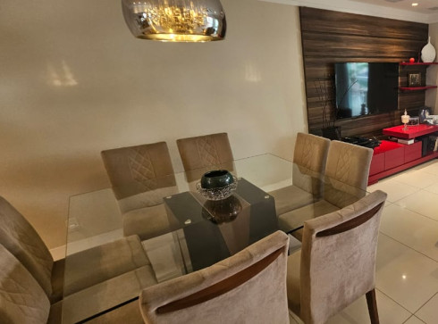 Viva o melhor do Recreio dos Bandeirantes, neste impecável apartamento lâmina de 194 m²