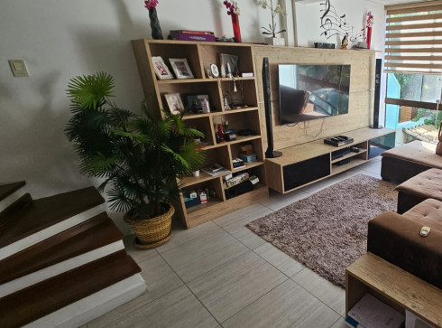 Venda de CASA Triplex, 197m² no Condomínio Laguna Parque