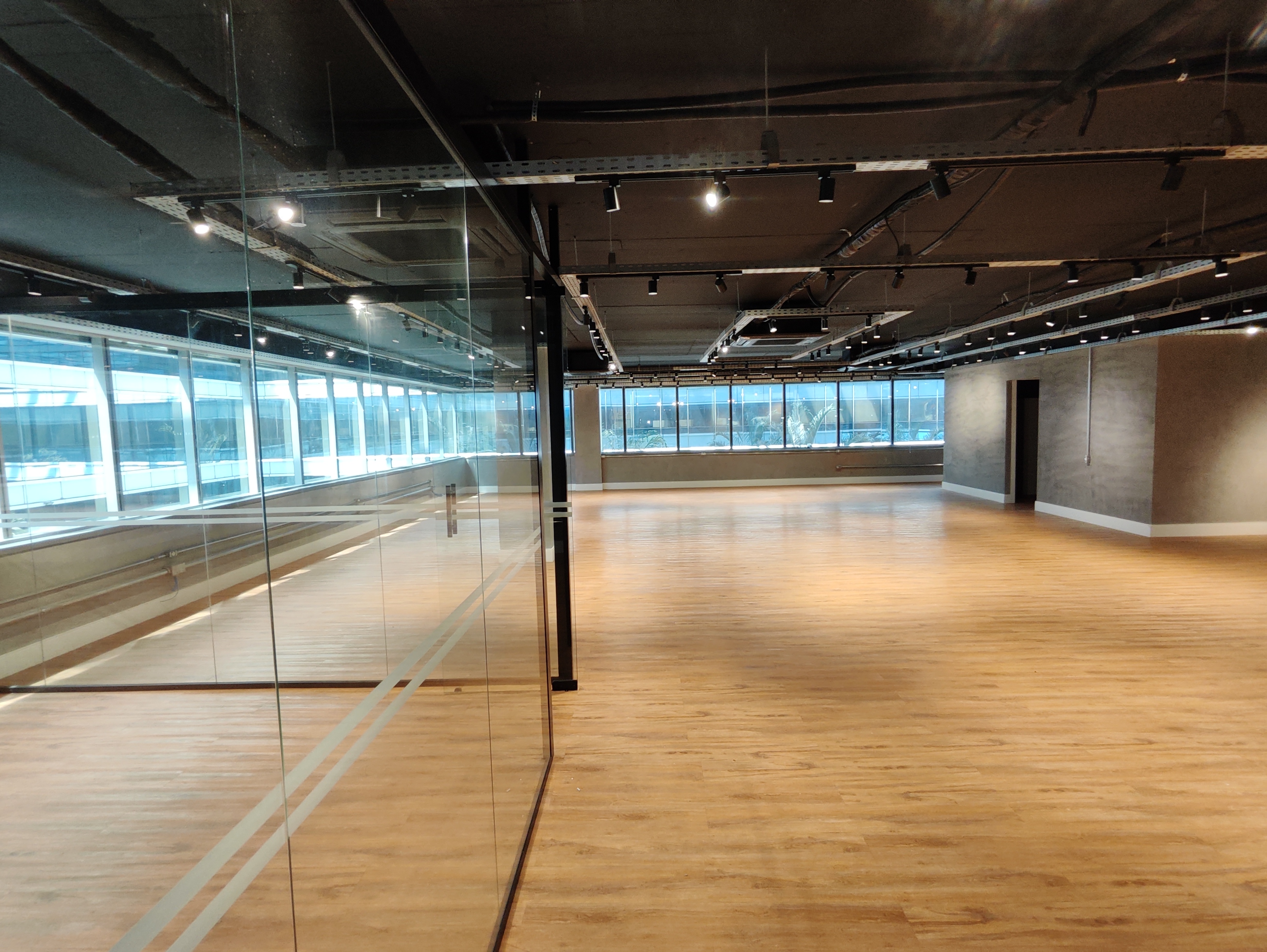 Alugo Sala Comercial 201m² no condominio SELETTO BUSINESS DOC