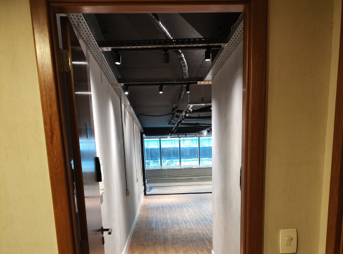 Alugo Sala Comercial 201m² no condominio SELETTO BUSINESS DOC