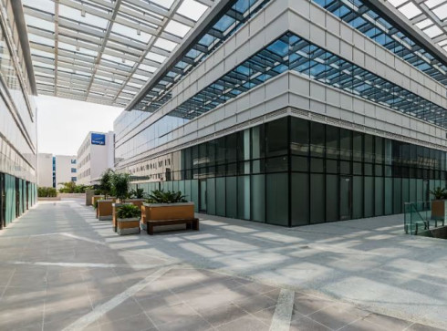 VENDO Exelente sala comercial, no condominio SELETTO BUSINESS DOC