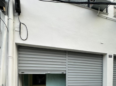 VENDO PRÉDIO COMERCIAL COM 550M², NA RUA PROFESSOR CLEMENTE FERREIRA. Junto ao calçadão de Bangu.