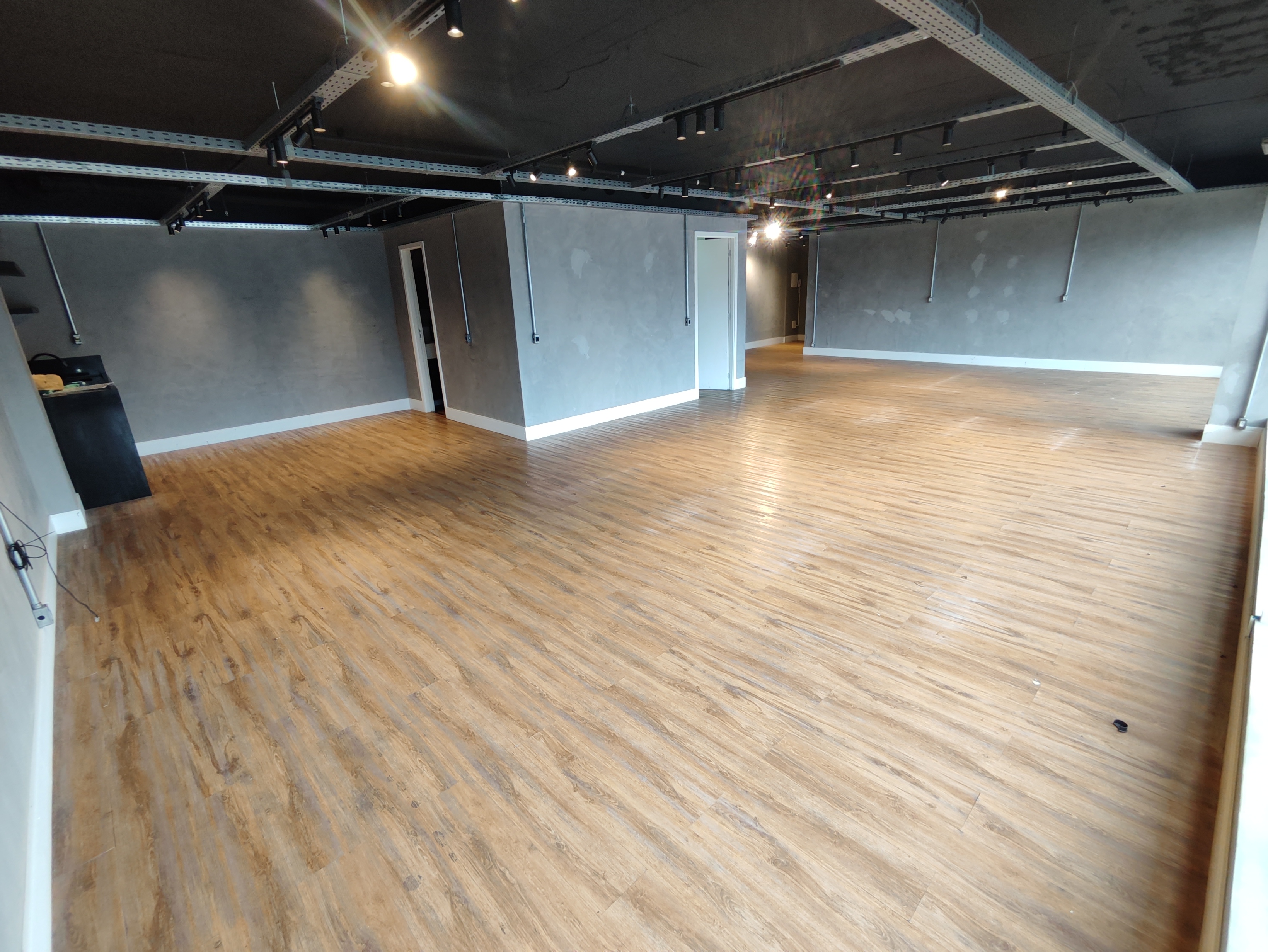 LOCAÇÃO  SALA COMERCIAL CORPORATIVA  AMÉRICAS AVENUE BUSINESS SQUARE 108m² - 3 VAGAS