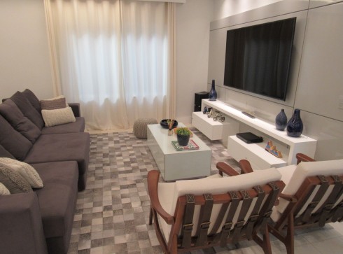 Vendo casa tríplex, MOBILIADA, no Condomínio Pedras Douradas.