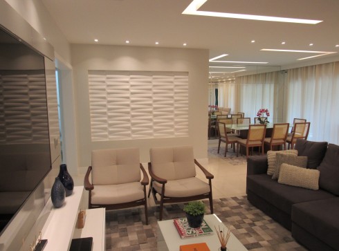 Vendo casa tríplex, MOBILIADA, no Condomínio Pedras Douradas.